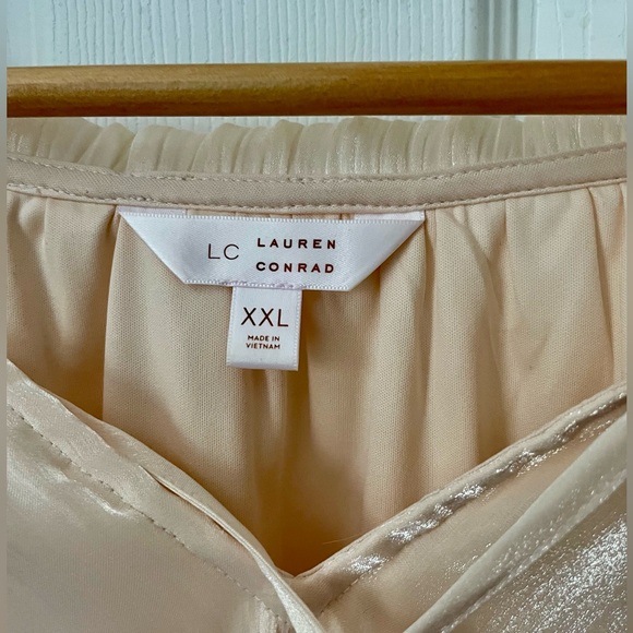 Lauren Conrad, XXL, light pink shiny lined sheer blouse. - Picture 2 of 6